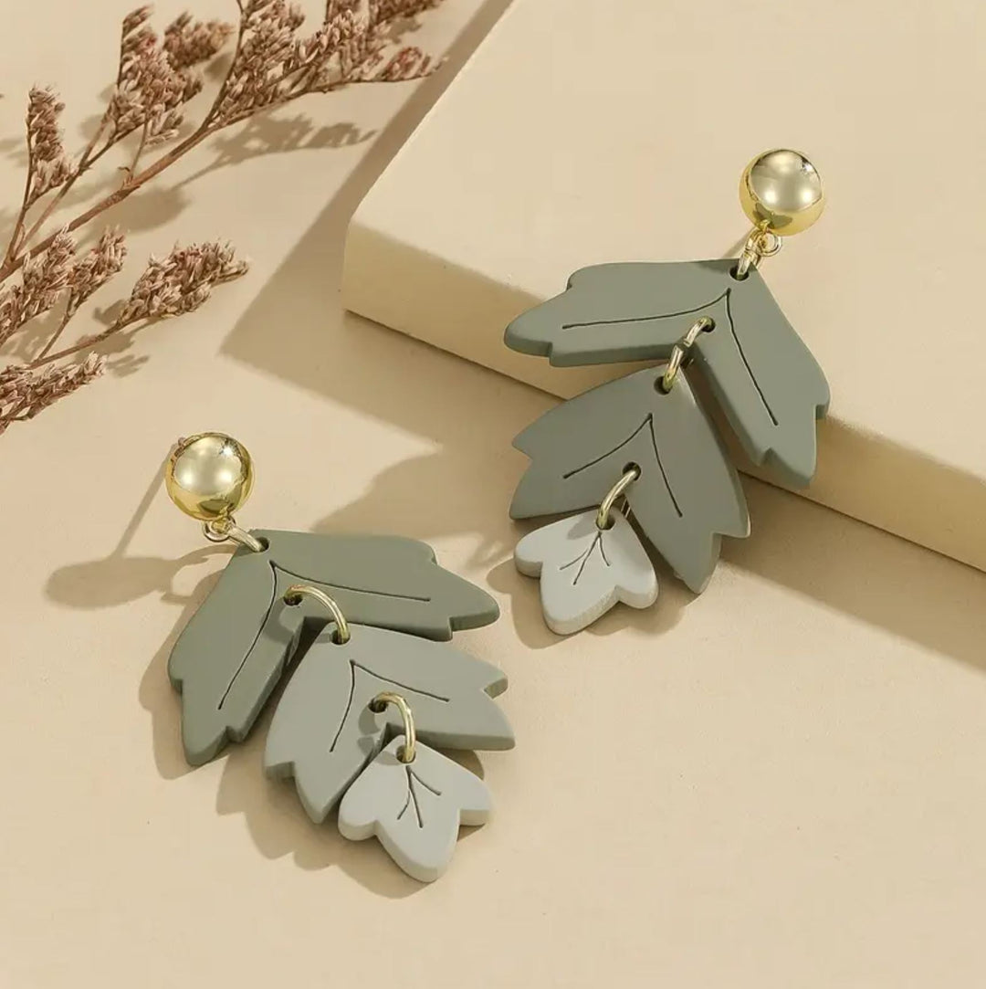 Breezy Leaf Dangle Earrings - Lolo Viv Boutique