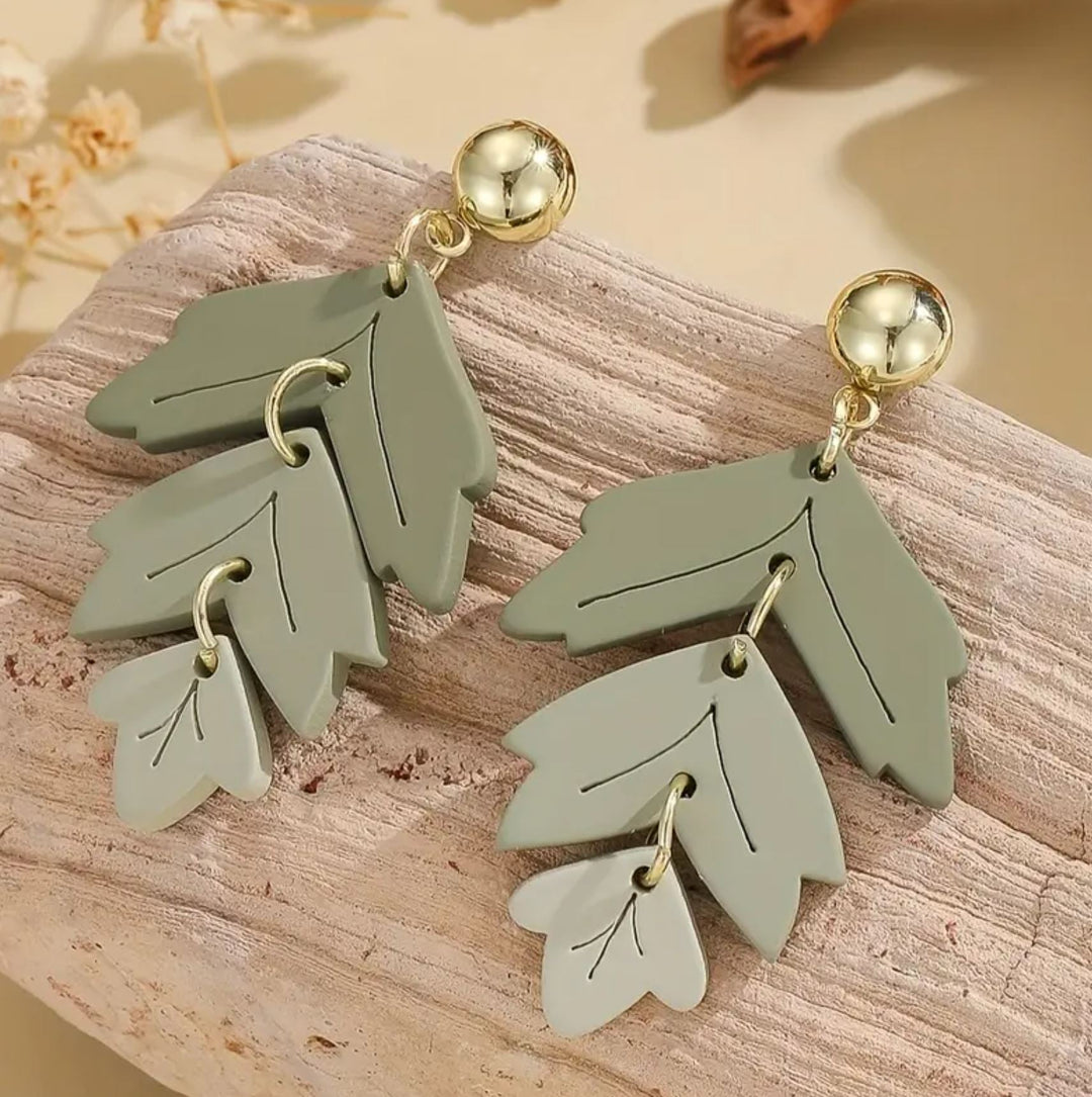 Breezy Leaf Dangle Earrings - Lolo Viv Boutique