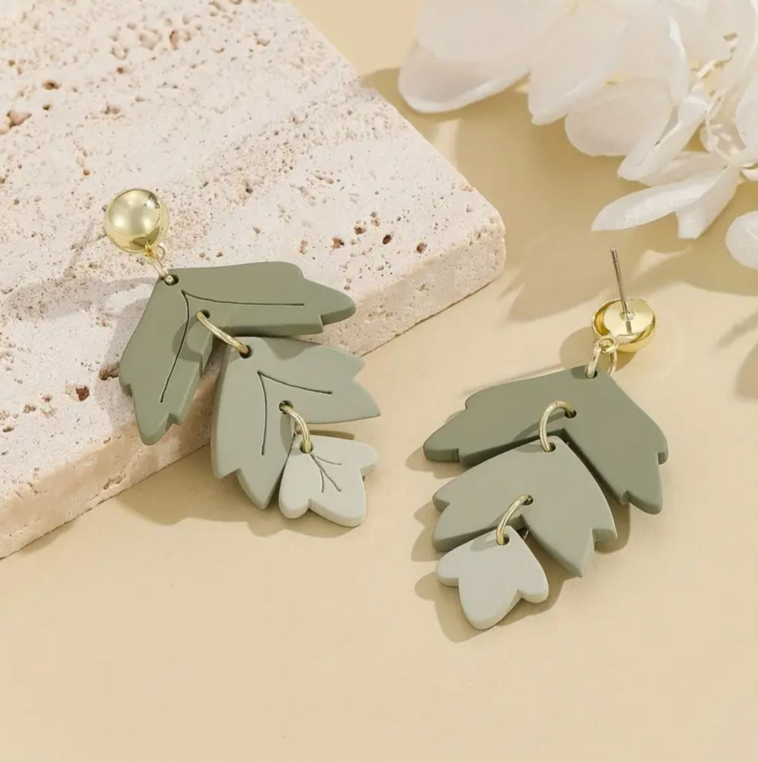 Breezy Leaf Dangle Earrings - Lolo Viv Boutique