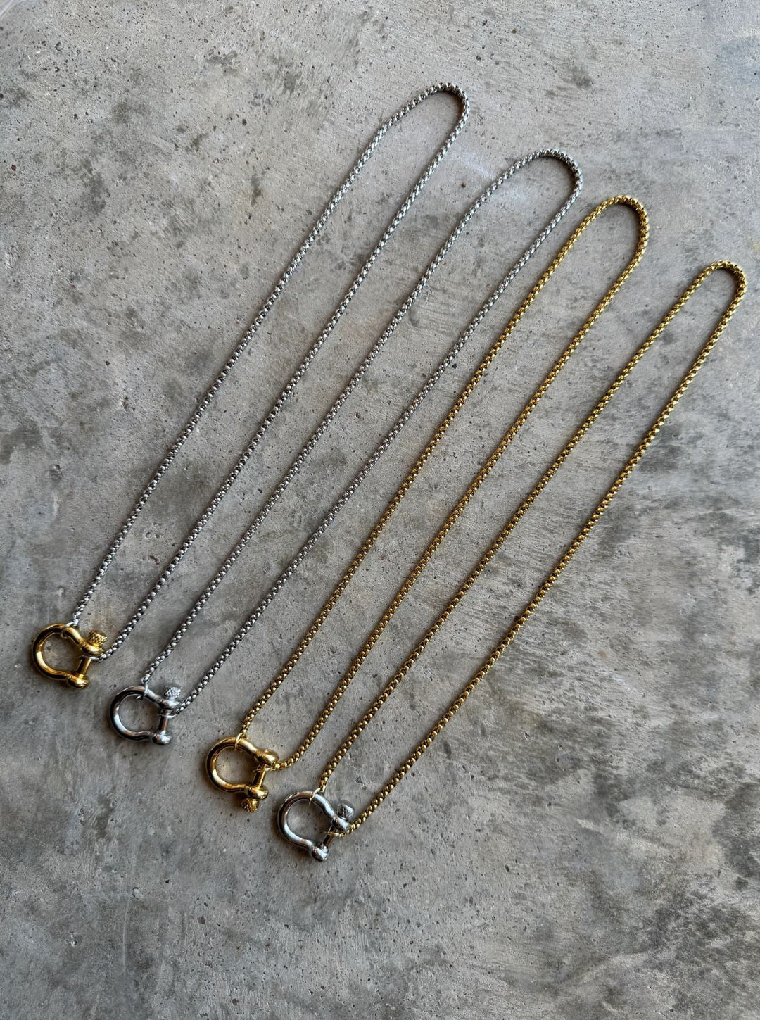 Horse Shoe Charm Necklace - 2 Colors - Lolo Viv Boutique