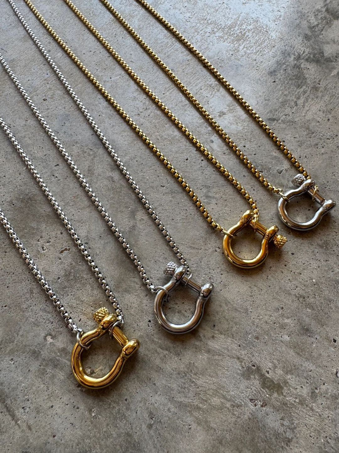 Horse Shoe Charm Necklace - 2 Colors - Lolo Viv Boutique